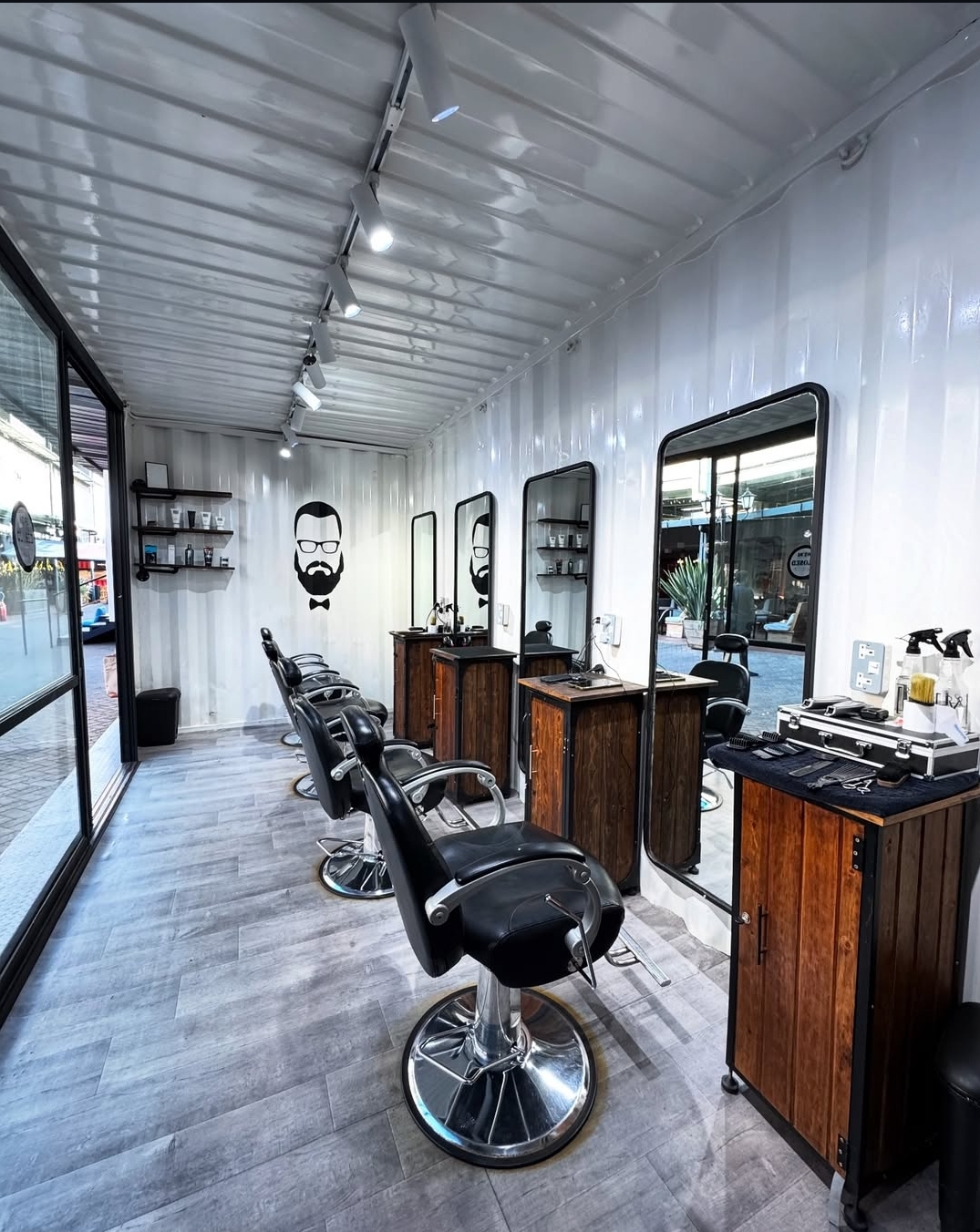 MANCAVE grooming hub